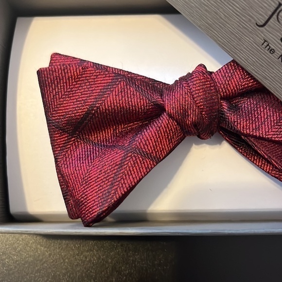 JOS A Bank Ribbed Pre-Tied Bow Tie NWT - Picture 2 of 3